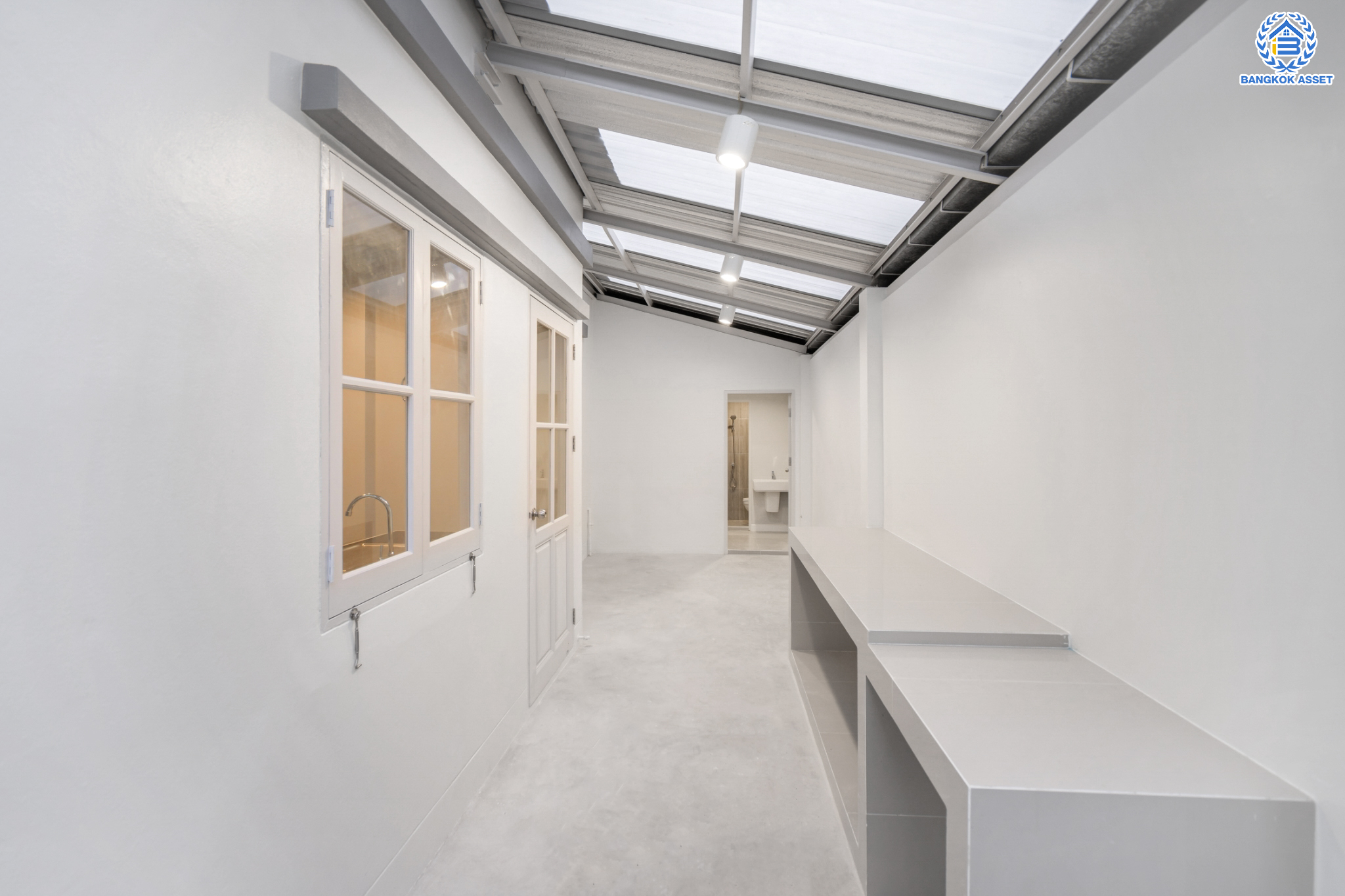 บ้านมือสองตกแต่งใหม่ แบรนด์ LH ม.ชัยพฤกษ์ ทวีวัฒนา เนื้อที่ 51 ตร.ว. ตอบโจทย์ทุกการอยู่อาศัย ด้วยฟังก์ชัน 4 ห้องนอน 3 ห้องน้ำ 1 ที่จอดรถ บนทำเลศักยภาพ เชื่อมต่อทางคู่ขนานลอยฟ้าบรมราชชนนี ใกล้ ม.มหิดล และเซ็นทรัลศาลายา